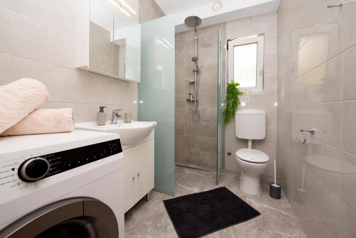 Holiday House App Grace with pool and view in Klis - Housity