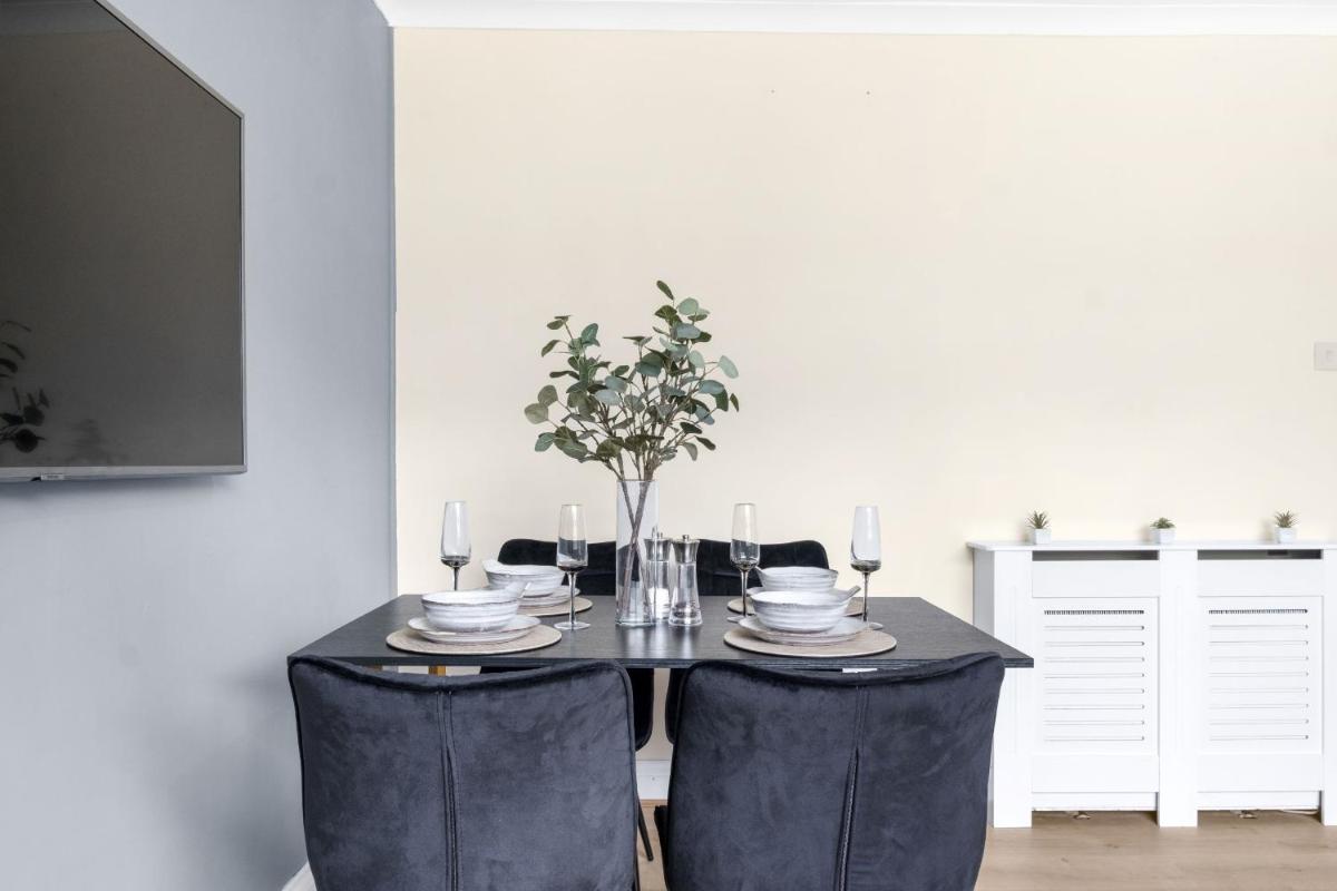 Stylish 2-bed Apartment With Free Parking Near QE UoB and BULLRING - Housity