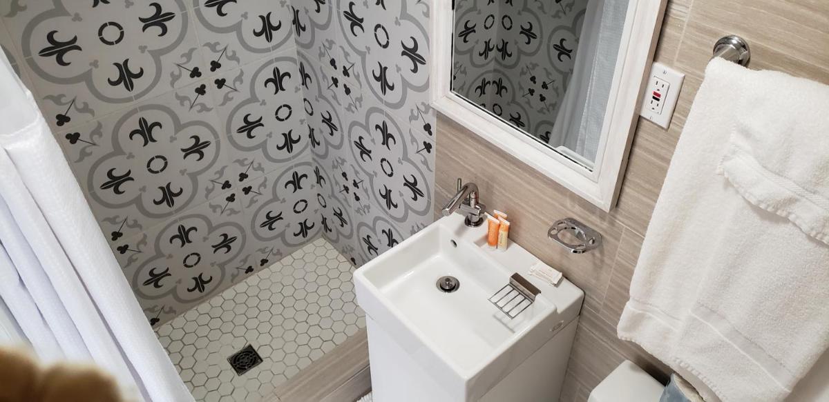 Jones Beach Hotel - Housity