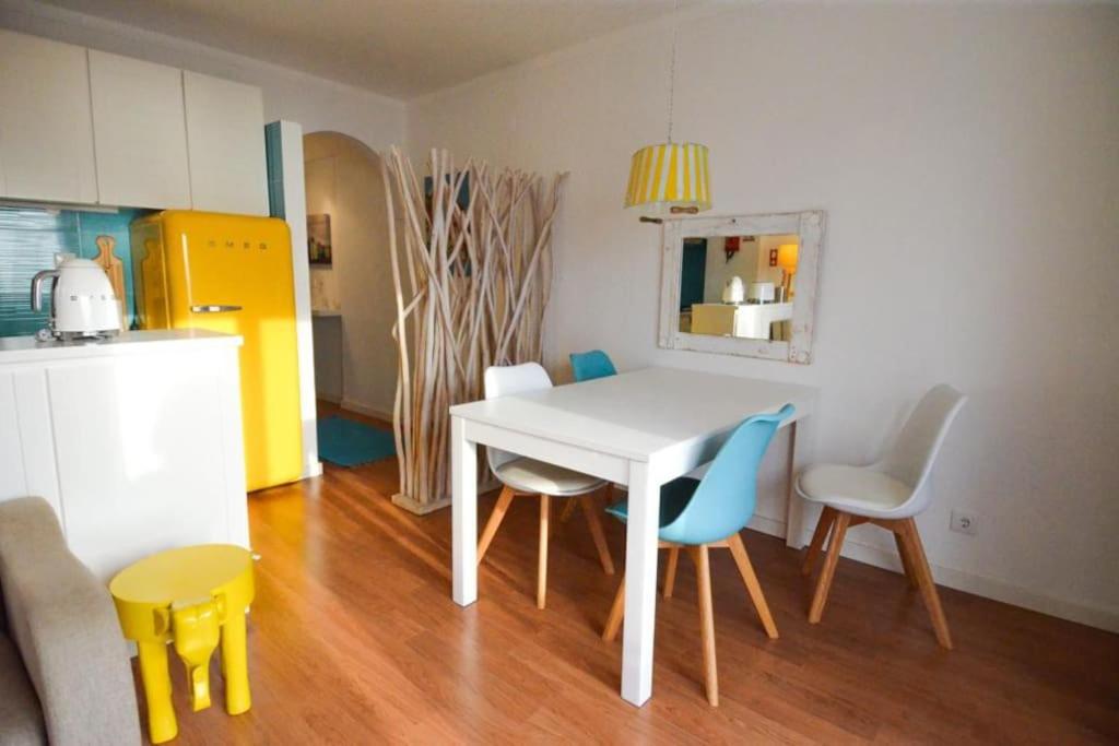 Yellow Submarine on the seafront - Housity