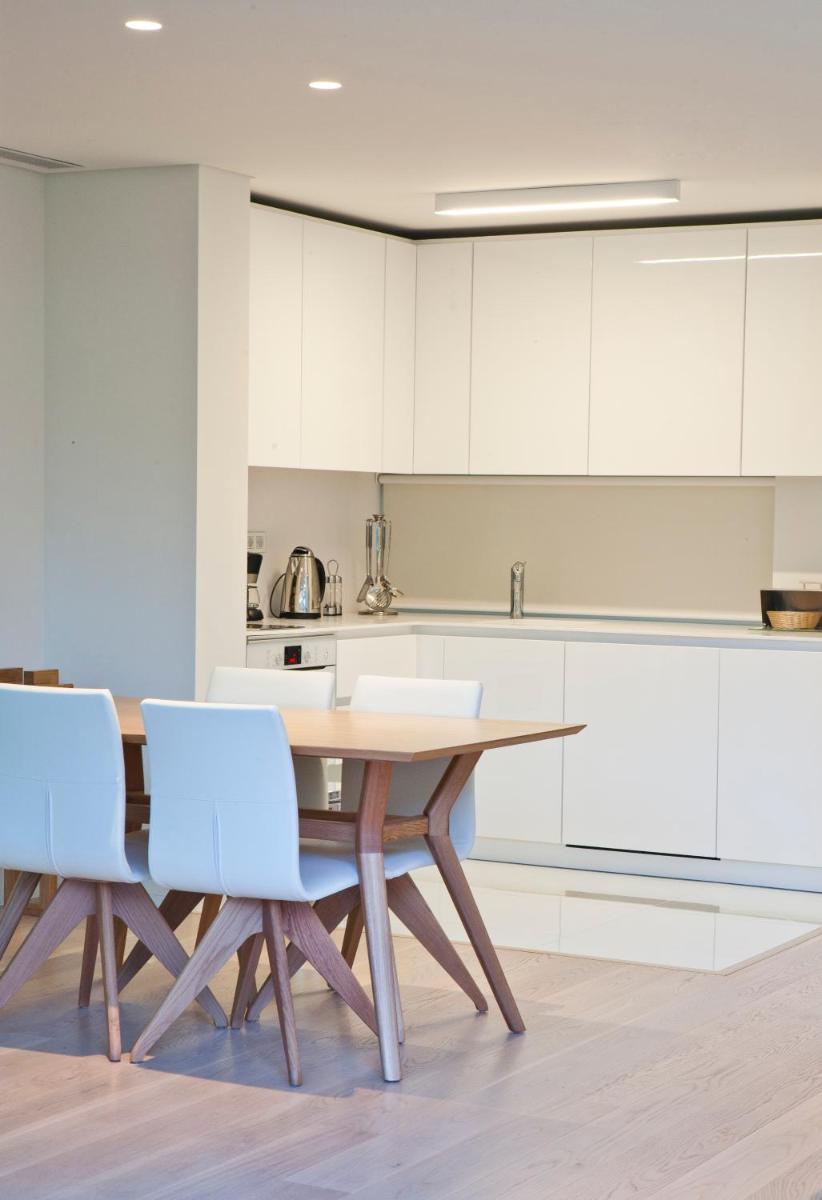 A cozinha ou kitchenette de Onyria Marinha Cascais, Vignette Collection by IHG