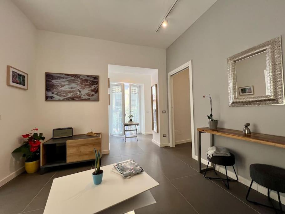 Suitetrails - Casa Losito, Boutique apartment 100 mq in the heart of Naples!