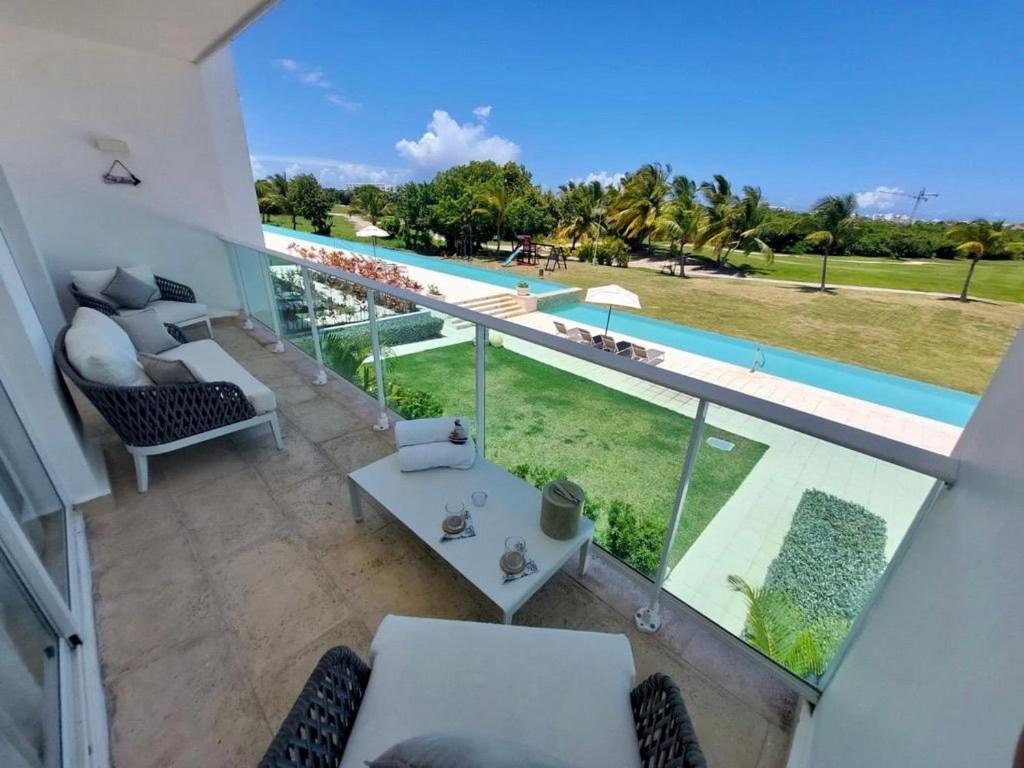 Breathtaking View Condo w/ Pool in Hard Rock Golf - Housity