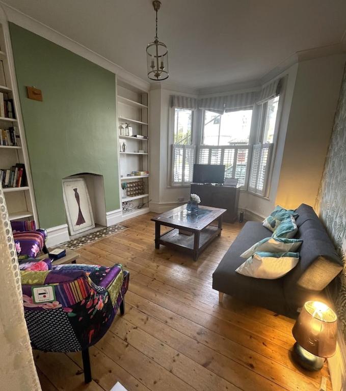 Beautiful ground floor garden flat - Housity