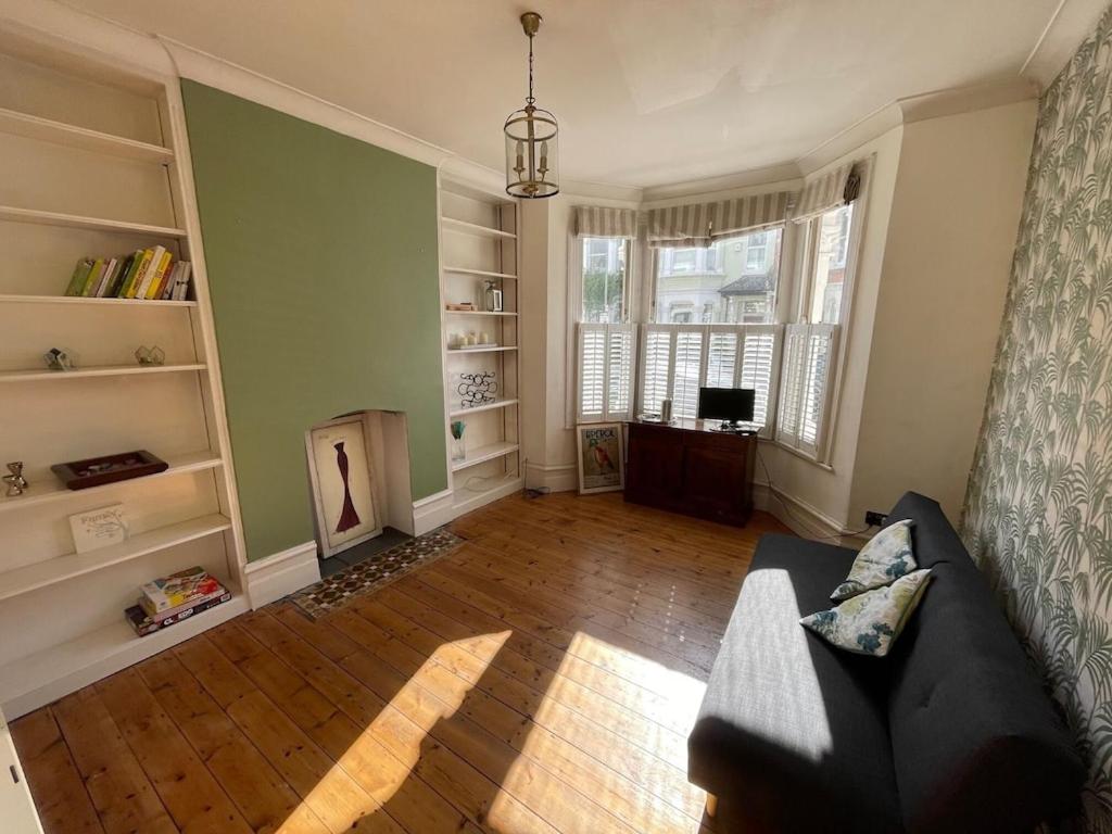 Beautiful ground floor garden flat - Housity