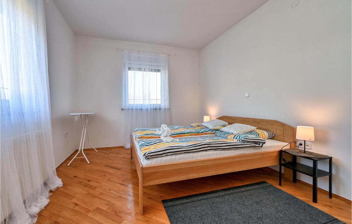 Nice Home In Senkovec With Sauna, 3 Bedrooms And Wifi - Housity