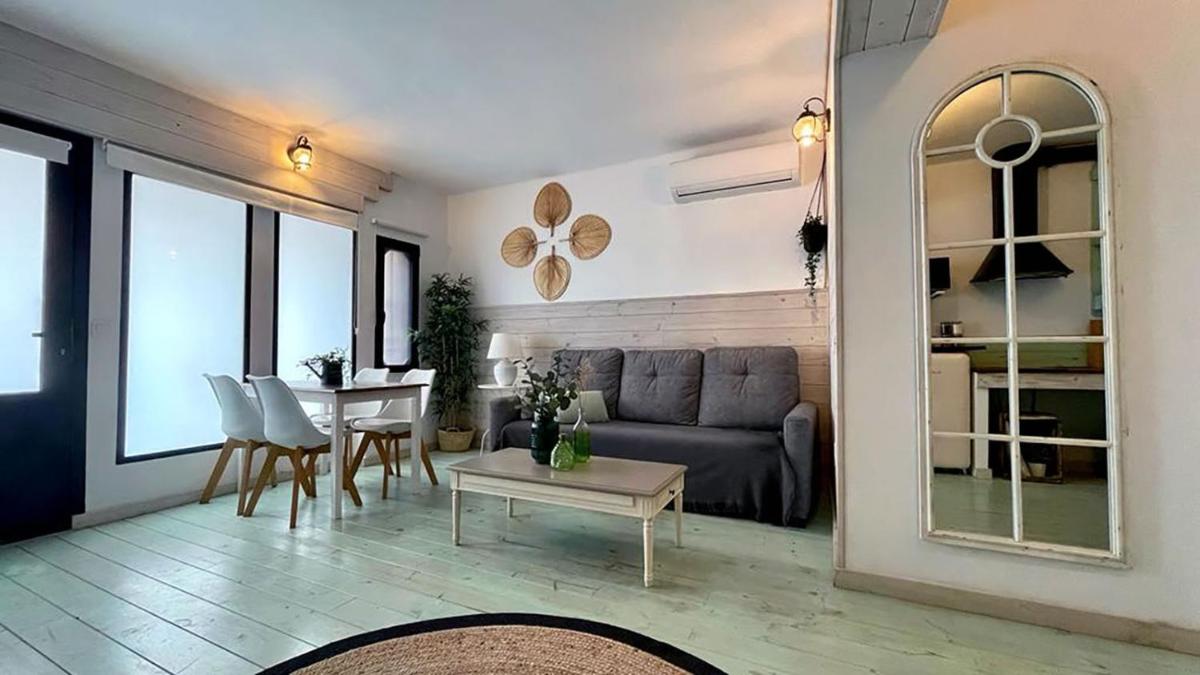 New Cozy Beach apartment, WiFi - Housity