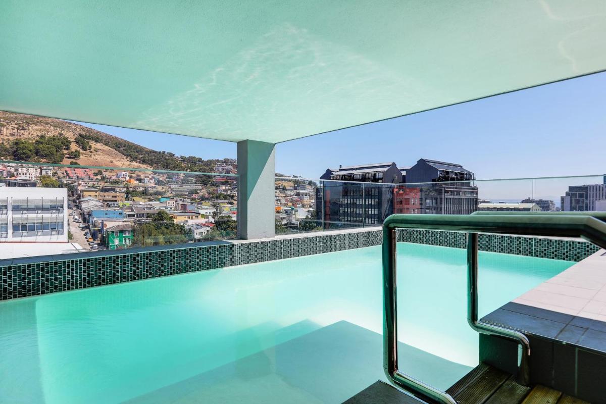 Backup-Powered Urban Sanctuary near Table Mountain - Housity