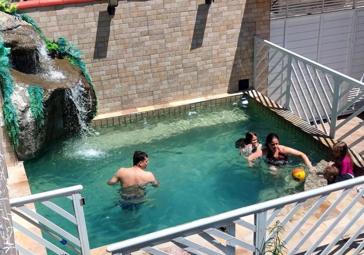Hostel Falcão-Suites Privativas com Ar Condicionado - Housity
