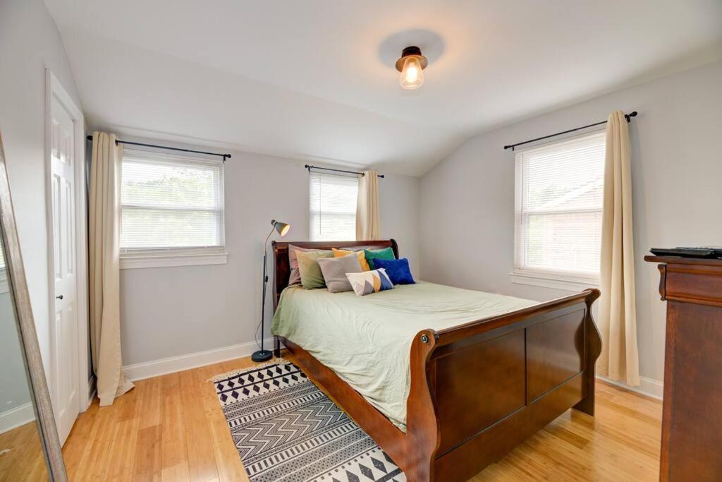 Red Door Rendezvous - Housity