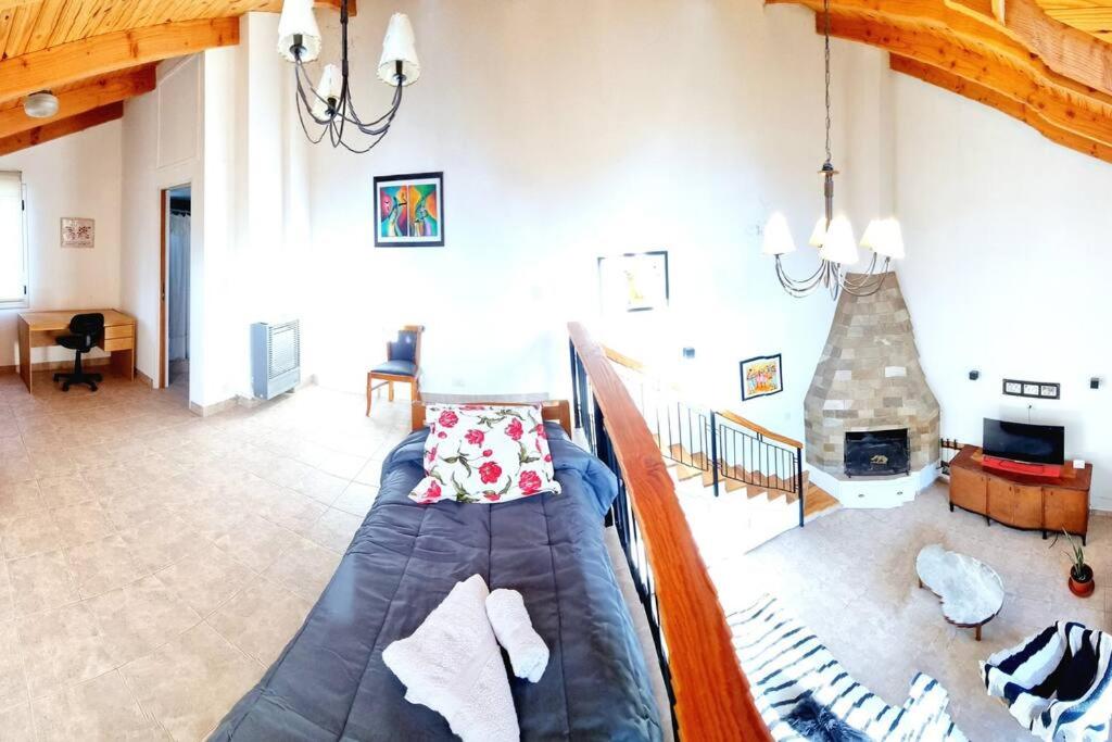 Esquel House Hermosa casa con vista a la montaña - Housity