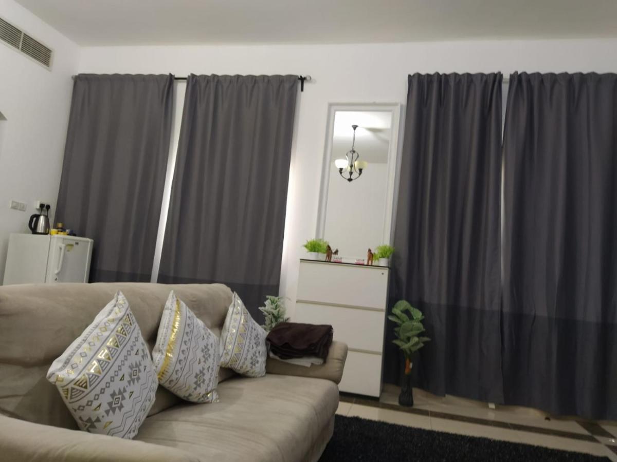 Lovely 1 Bedroom Condo Close to Airport - Housity