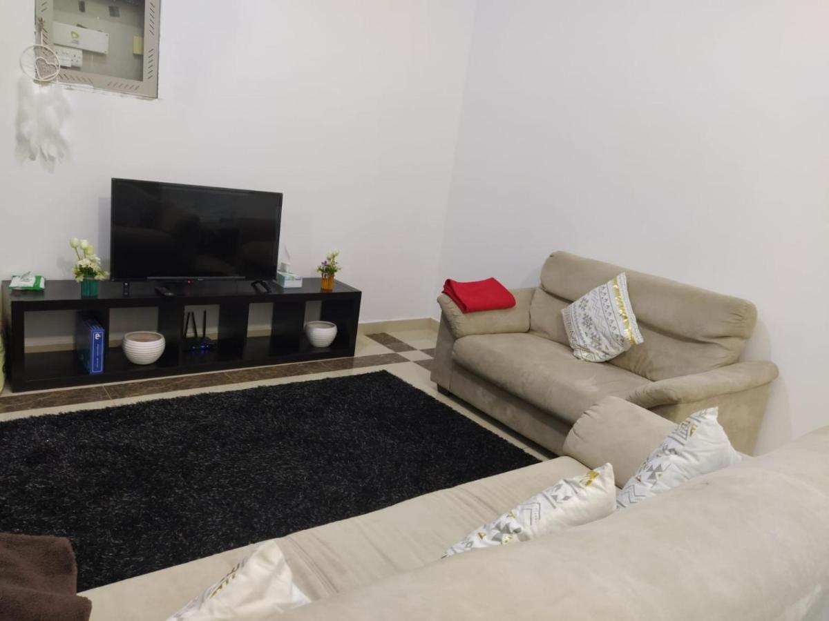 Lovely 1 Bedroom Condo Close to Airport - Housity