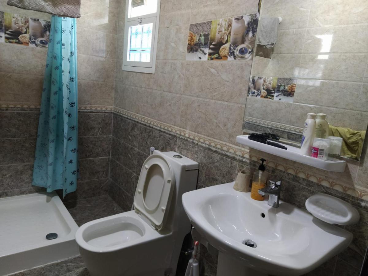 Lovely 1 Bedroom Condo Close to Airport - Housity