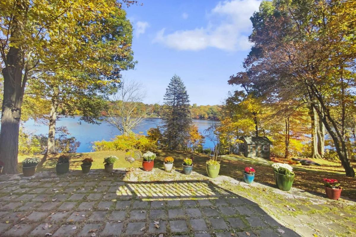 Suitetrails - Cottage at Sunny Day