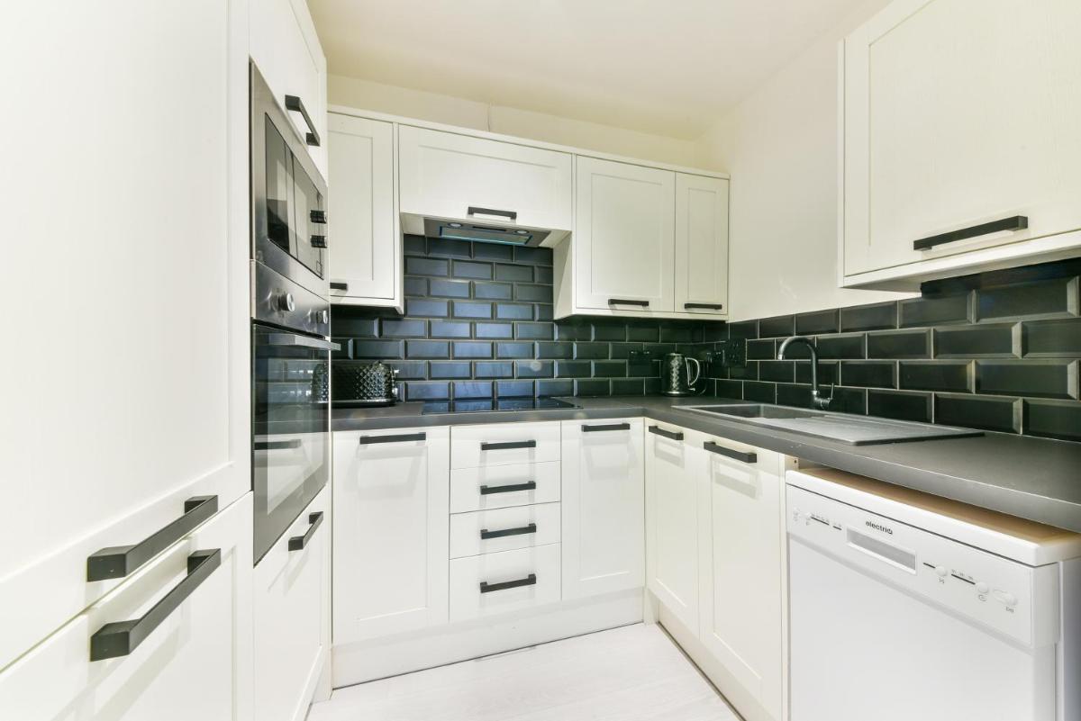 Amazing 2 Bed Apartment Clapham North - Housity