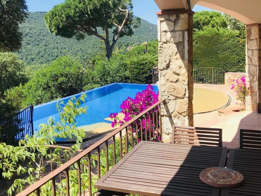 Villa Infinity by Costabravaway - Housity