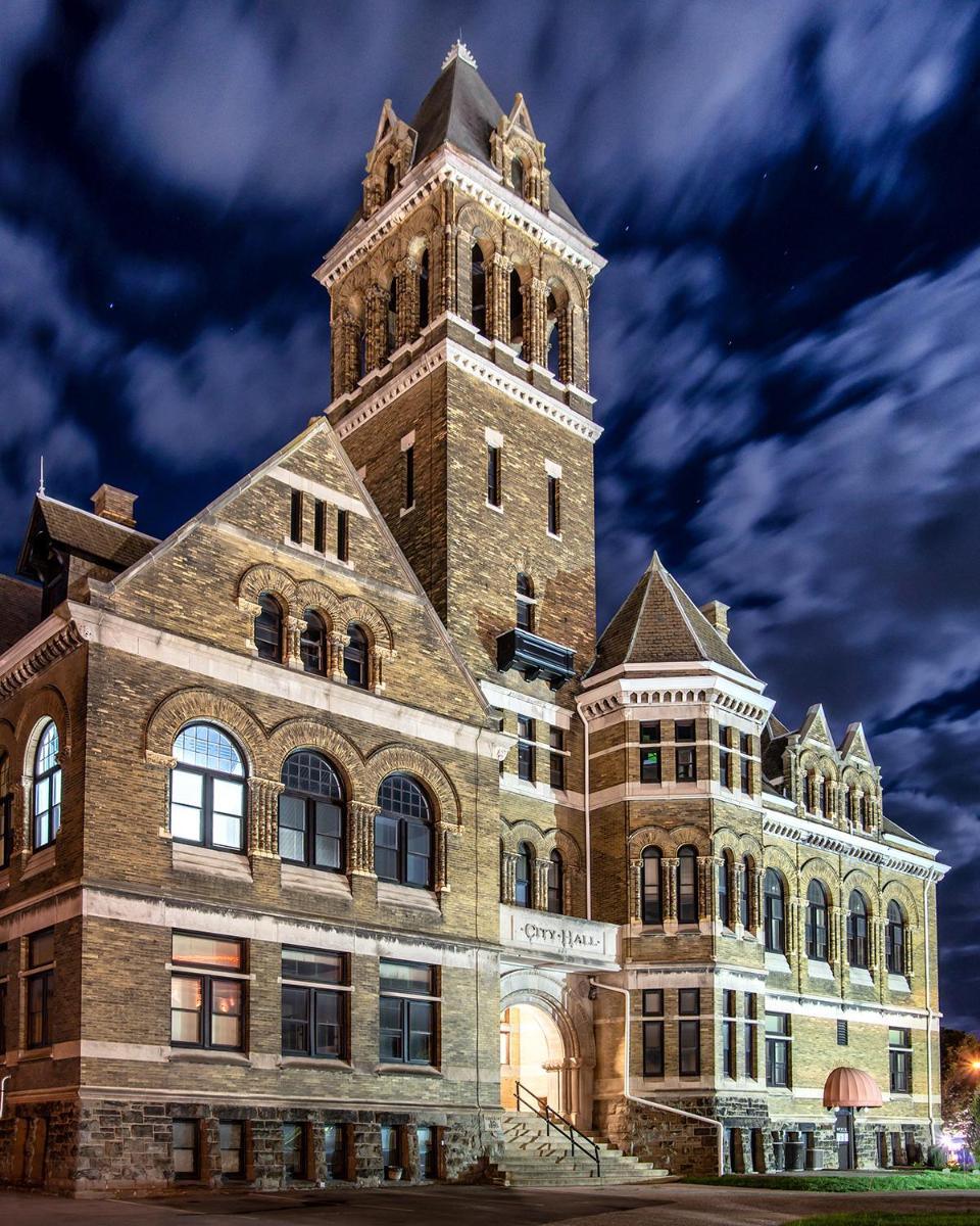 City Hall Grand Hotel - Housity