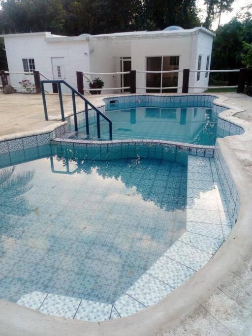 Casa con PISCINA PRIVADA a 4 min del IRTRA REU - Housity