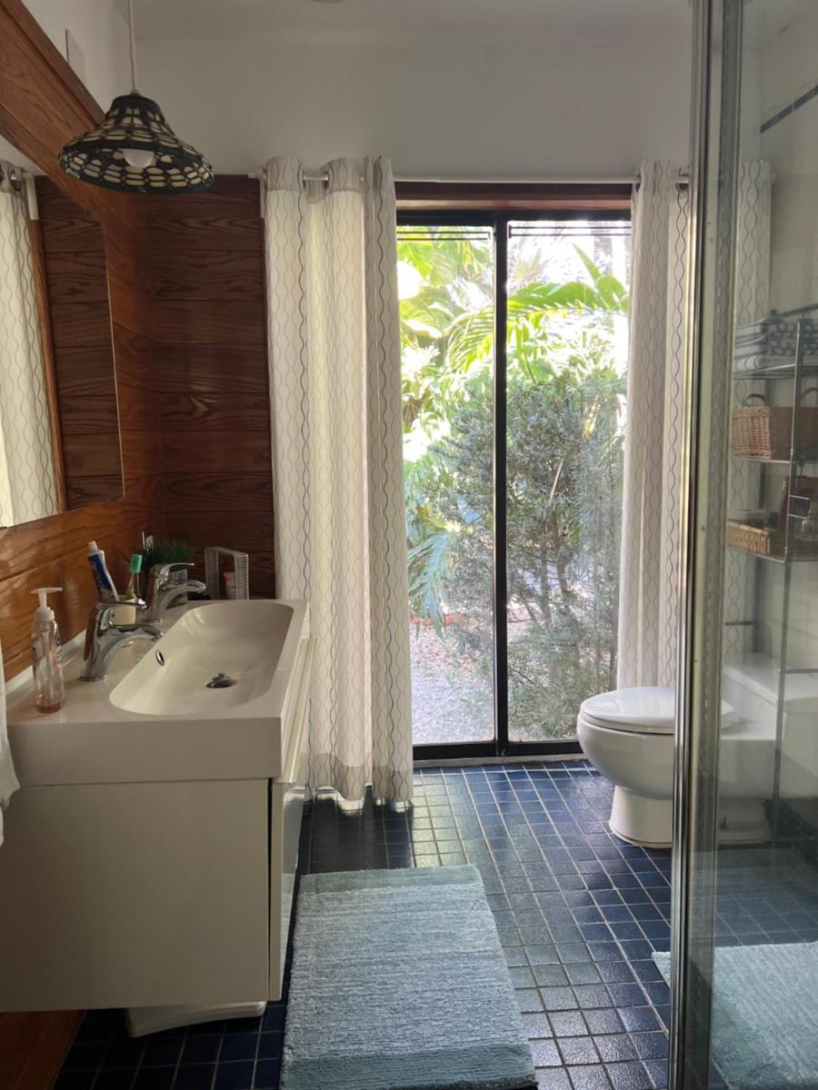 Charming and unique home with Tropical & hidden yard! - Housity