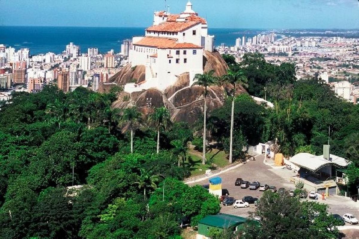 Quarto e sala temporada Gaivotas - Housity