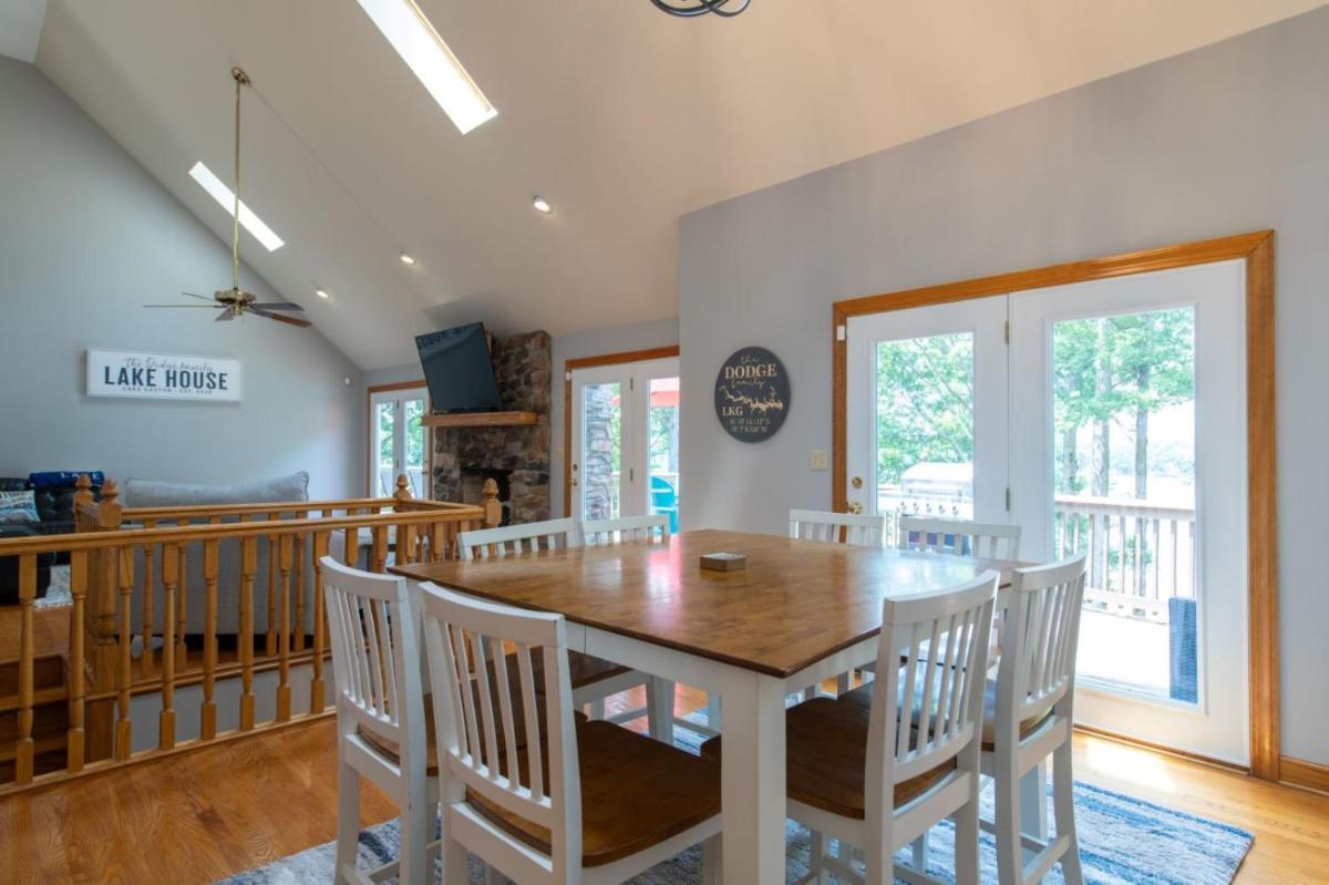 Lake Forest Landing - Housity