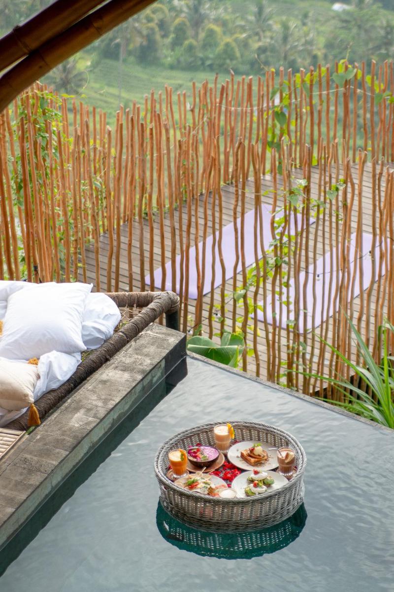 Dreamy Cliffside Bamboo Villa with Pool and View - Housity
