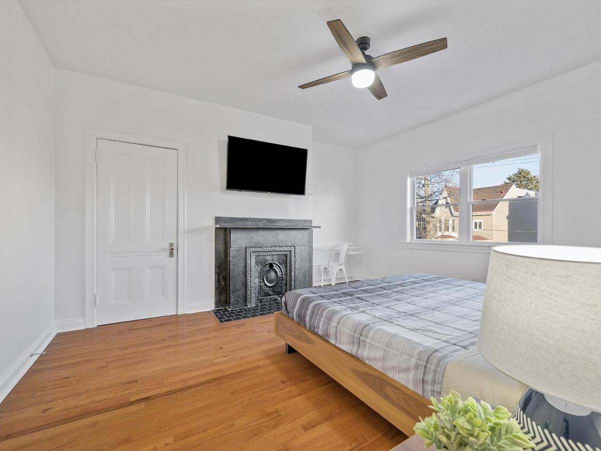 Bloomfield/Shadyside @I Modern & Bright Private Bedroom with Shared Bathroom - Housity