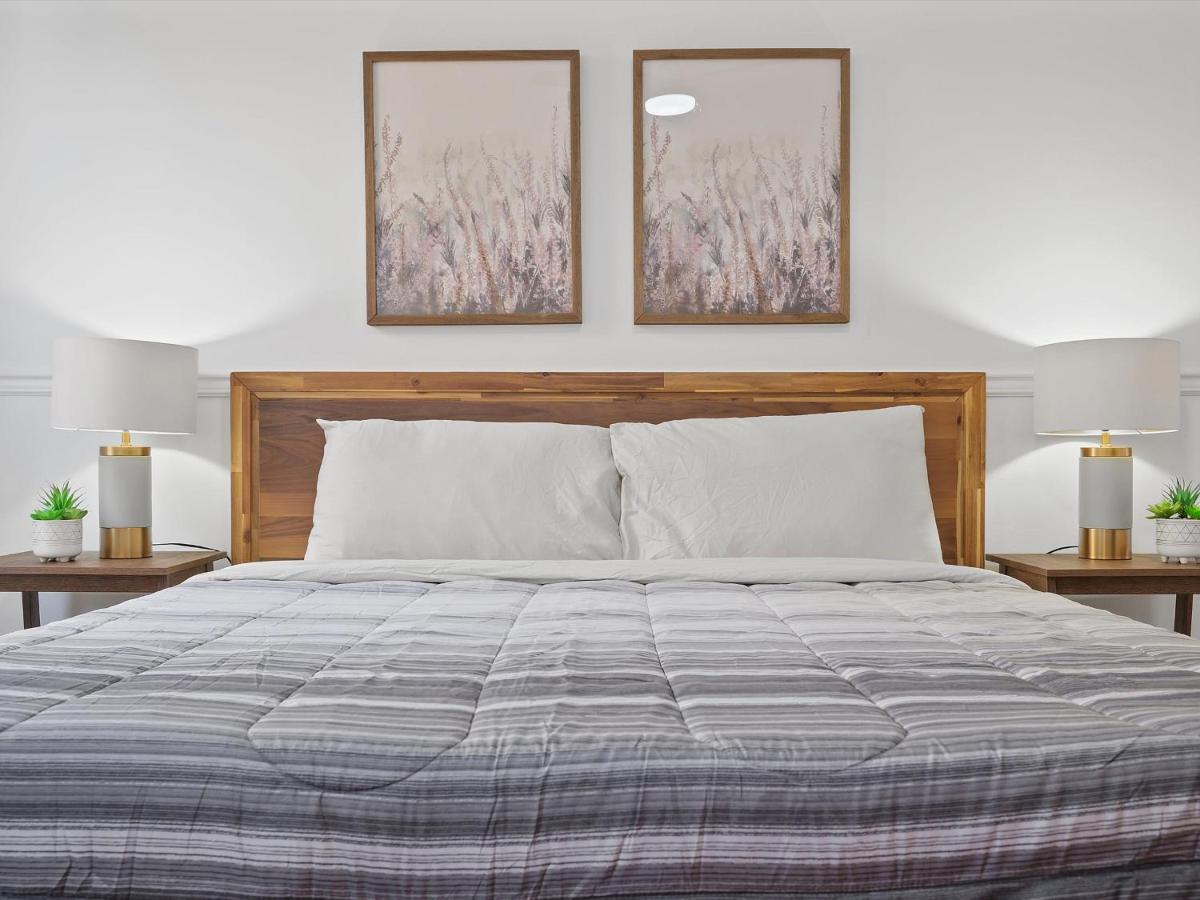 Bloomfield/Shadyside @H Spacious and Quiet Private Bedroom with Shared Bathroom - Housity
