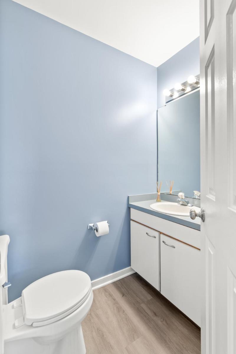 2BR comfort in the C'ville woods - Housity