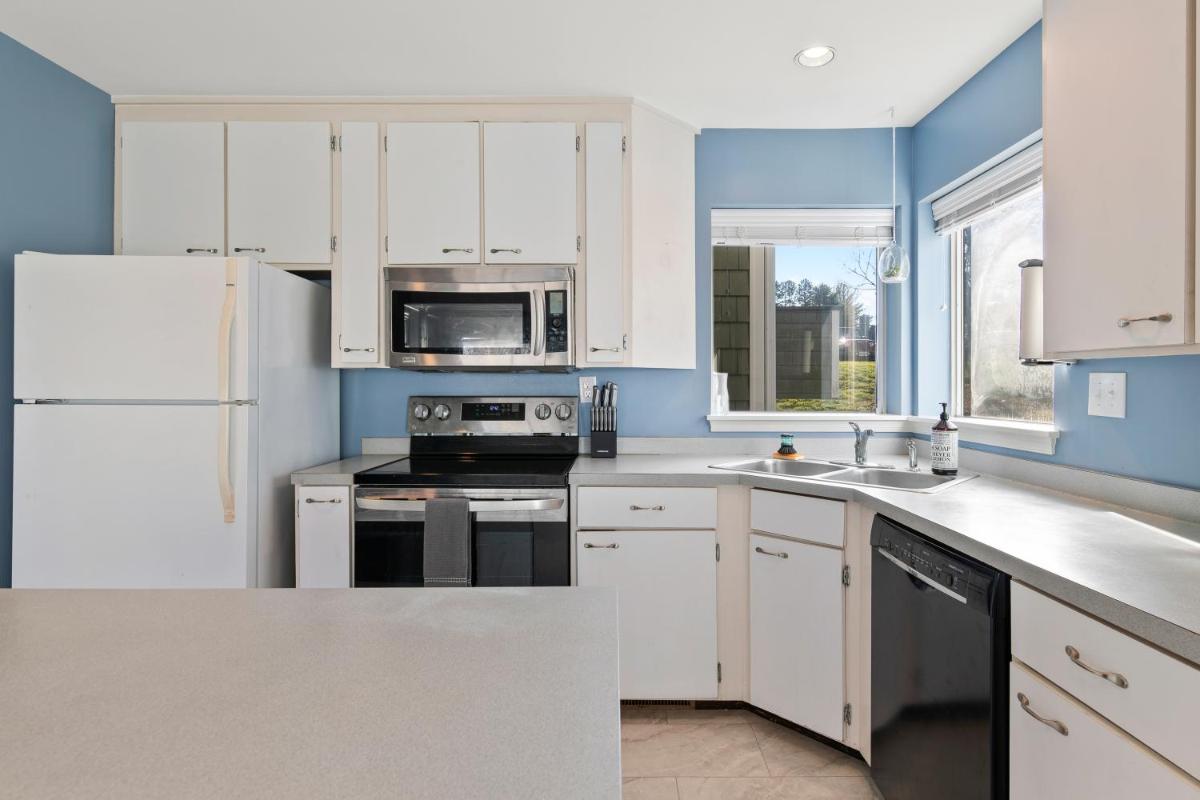 2BR comfort in the C'ville woods - Housity