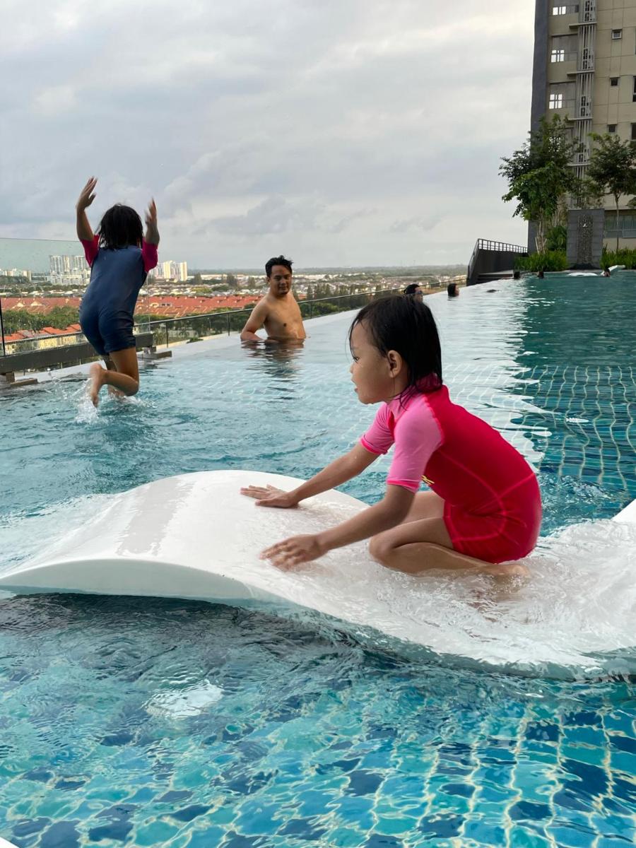 Wallaway2stay Gravit8 Klang 2 Plus 1Room - Housity