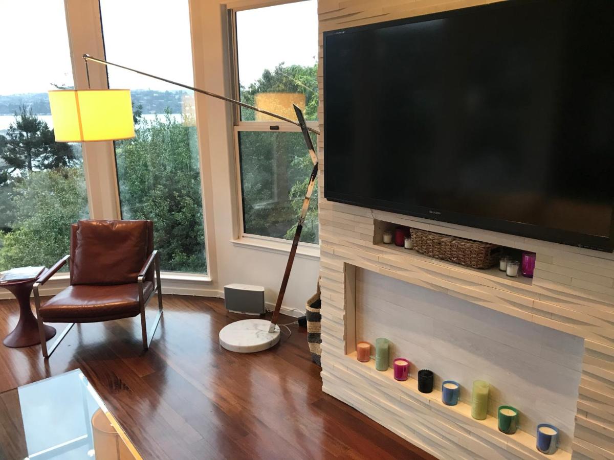 Bright Sausalito Home with Panoramic Bay Views - Housity