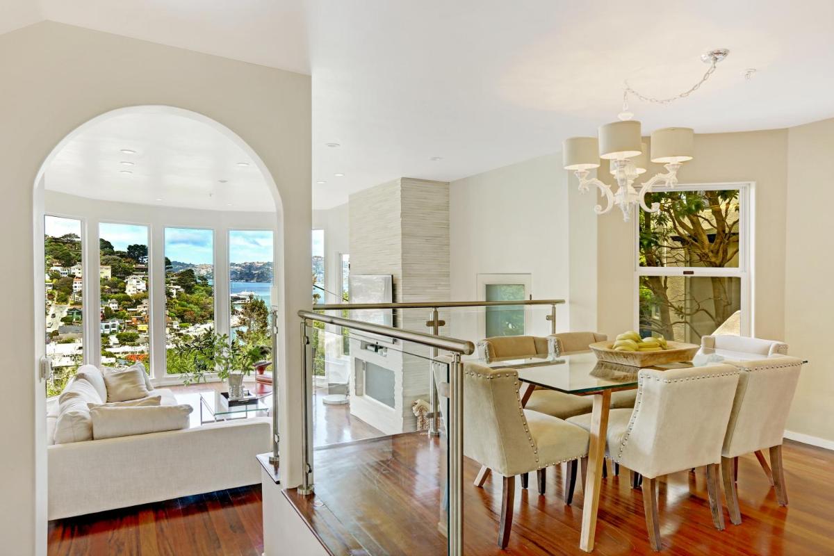 Bright Sausalito Home with Panoramic Bay Views - Housity