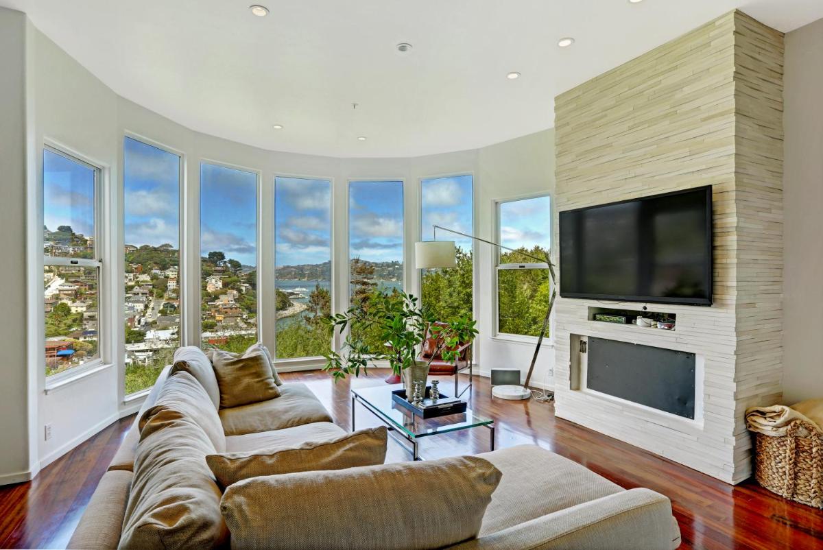 Bright Sausalito Home with Panoramic Bay Views - Housity