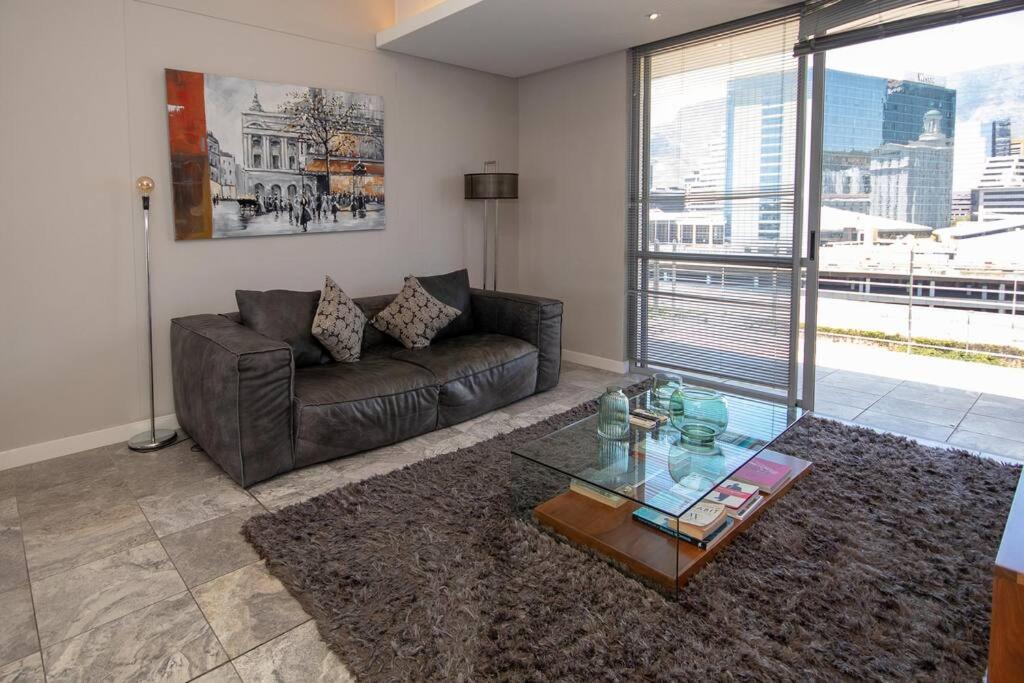 Luxury 2 bed apart 515 Harbour Bridge, Dockrail Road, Foreshore, Cape Town, 8001, - Housity