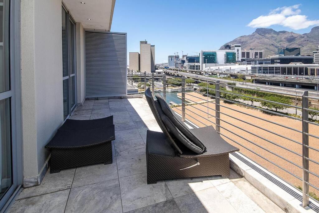 Luxury 2 bed apart 515 Harbour Bridge, Dockrail Road, Foreshore, Cape Town, 8001, - Housity