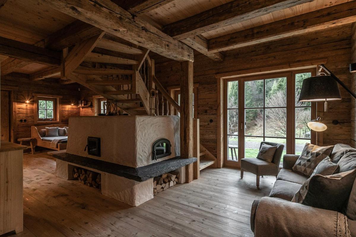 Luxury old wood mountain chalet in a sunny secluded location with gym, sauna & whirlpool - Housity