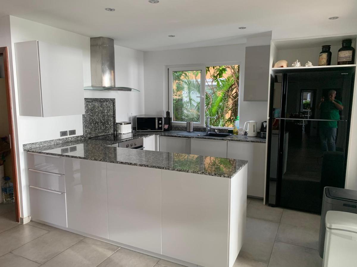 Absolute Beachfront Pool Villa - Housity