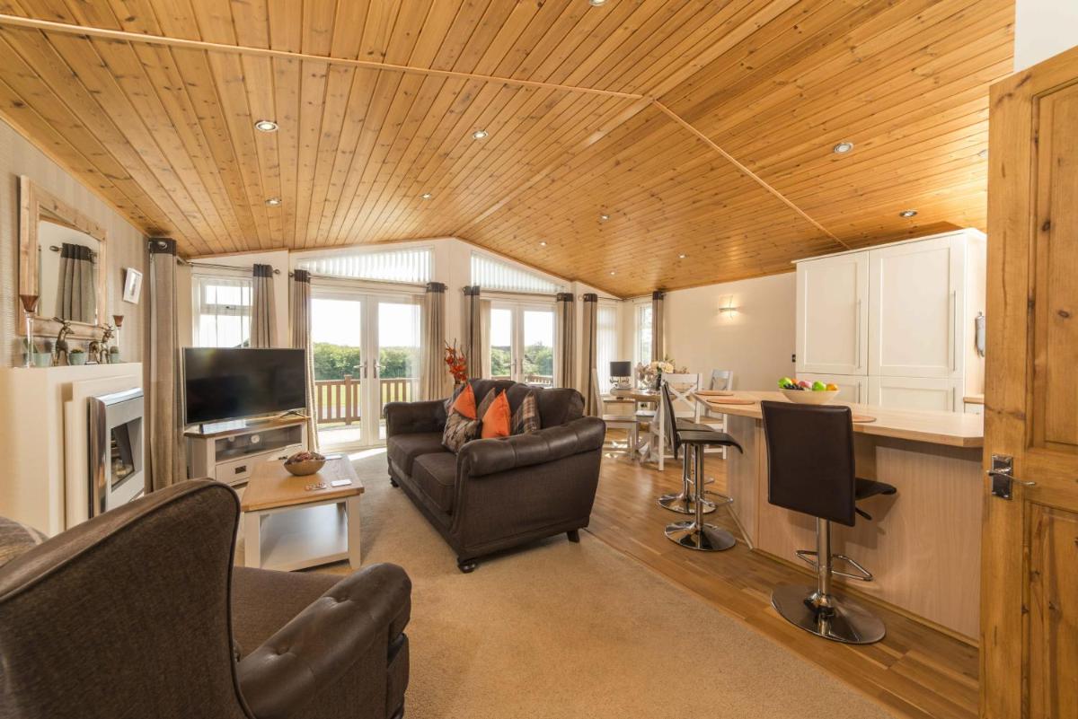 Birch 23 Hot Tub - Housity