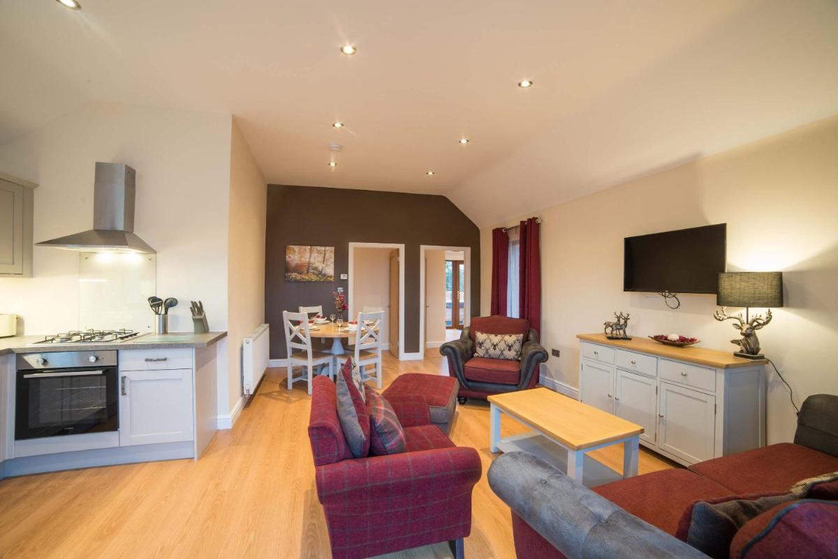 Hawthorn 19 Hot Tub - Housity
