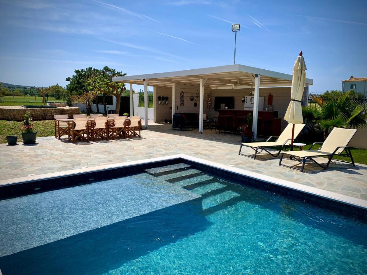 Villa Hylas Luxury Bed & Breakfast Kilada - Housity