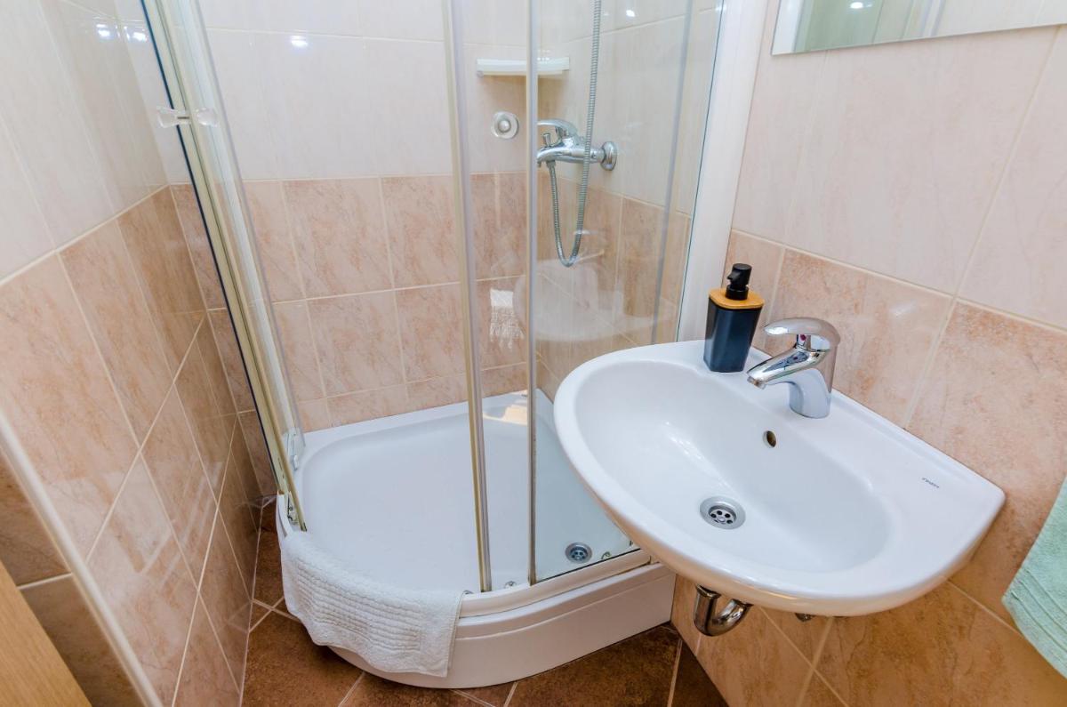 The Point Room - Housity