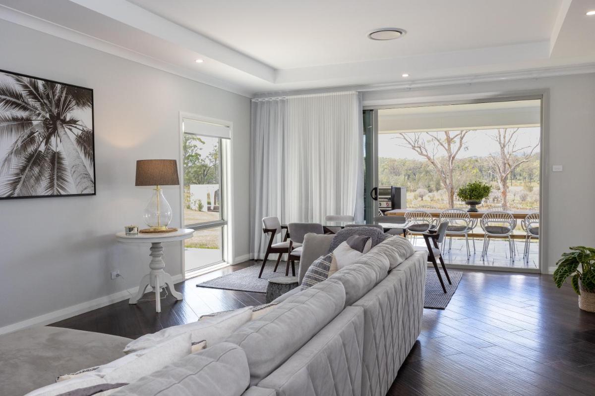 Soulful Grande Manor with Mineral Pool - Housity