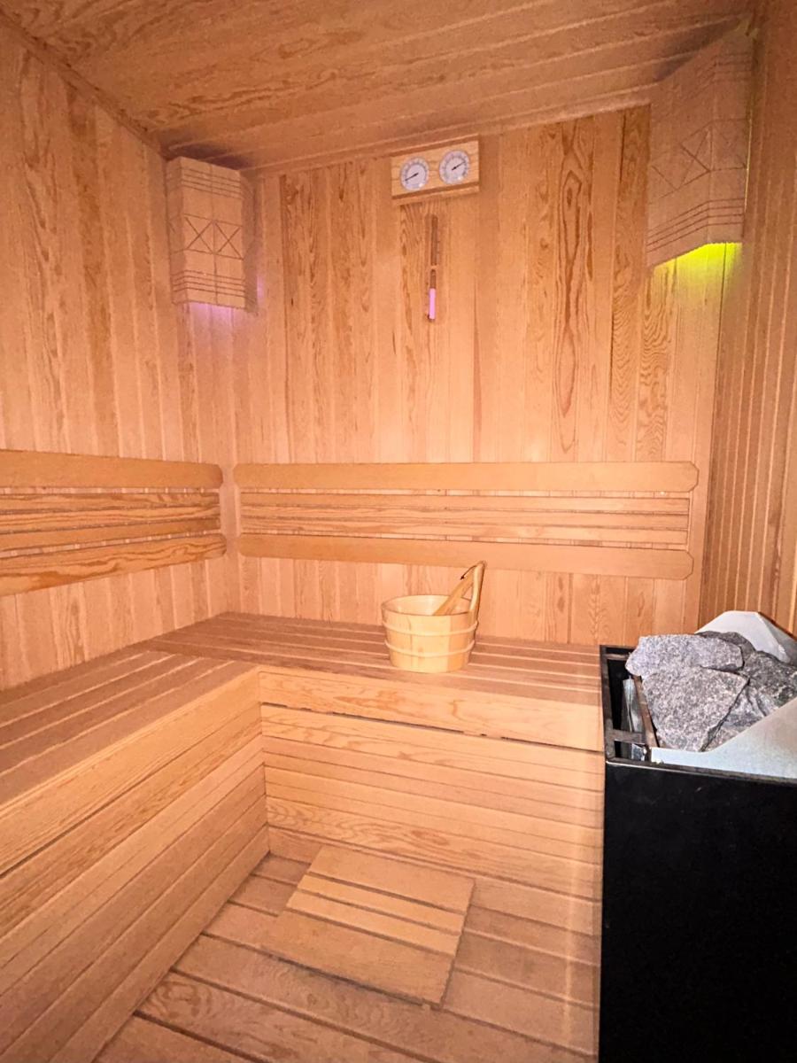 Private Villa with Hot Swimming Pool & Sauna - Housity