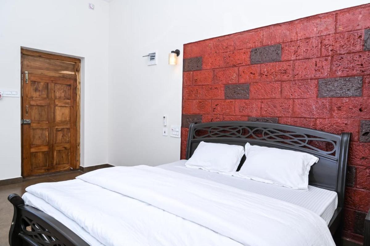 Bluebay Luxury Cottages - Malpe - Housity
