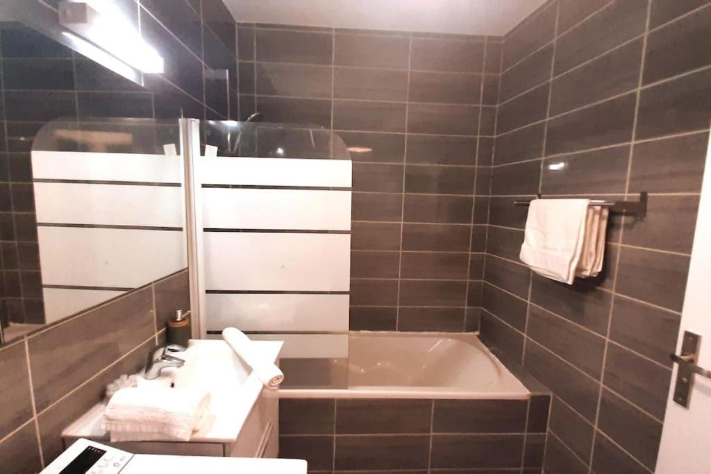 Sweet Apartment Paris Gambetta - Housity