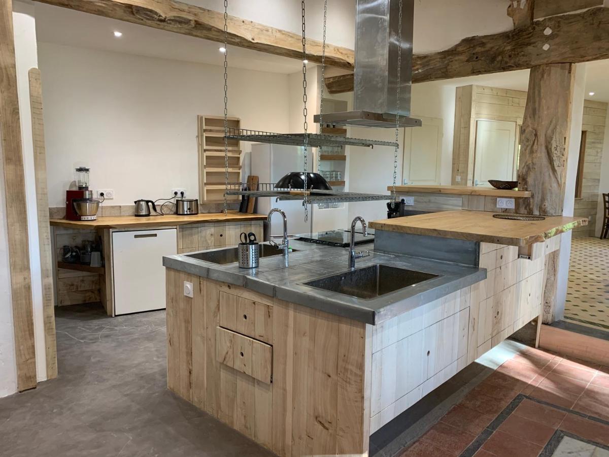 Gîte Les Cabanes de Fallot pour 15 personnes avec accès baignade naturelle - Housity