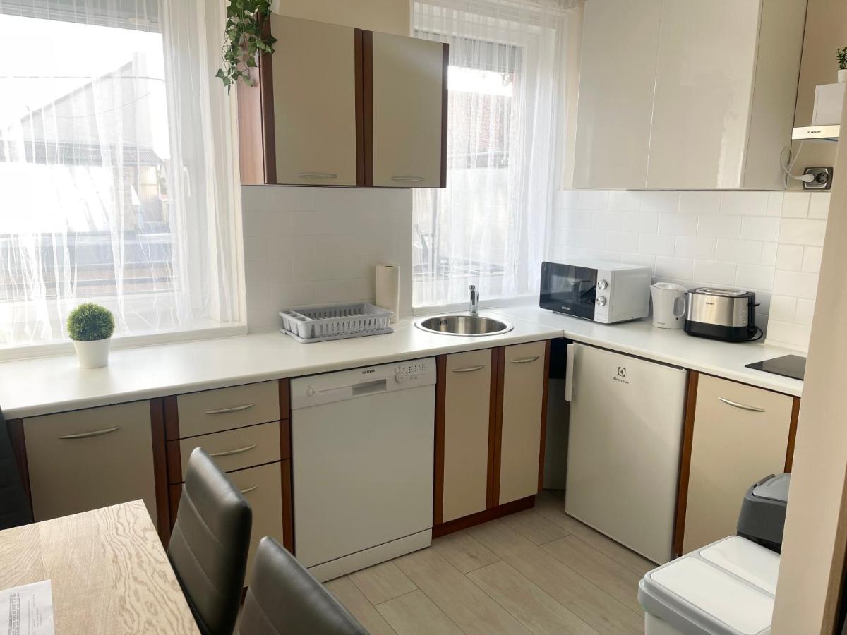 Suitetrails - Modern Living Apartment