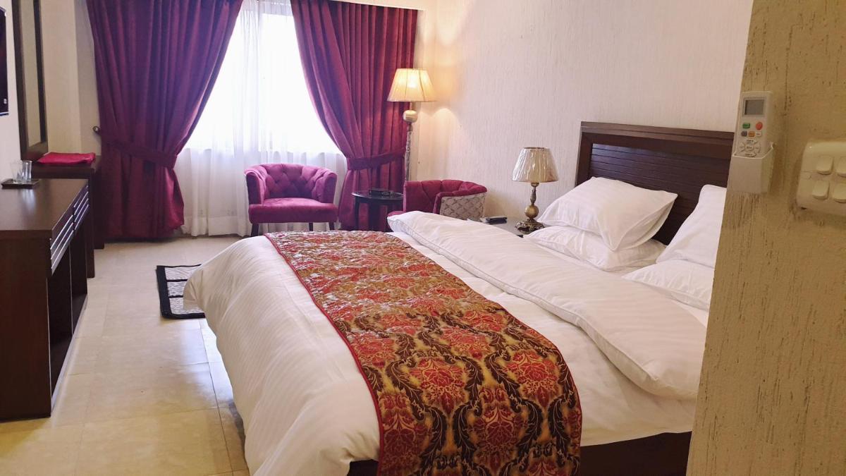 Hotel Grand Arena - Housity
